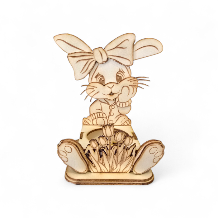 Великденско Зайче с панделка сред лалета дървена поставка