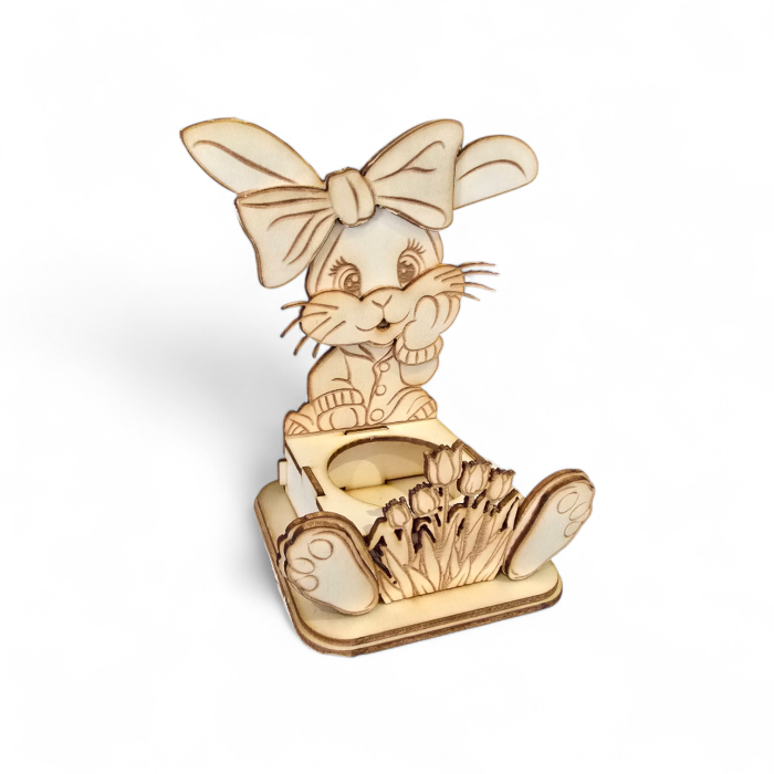 Великденско Зайче с панделка сред лалета дървена поставка